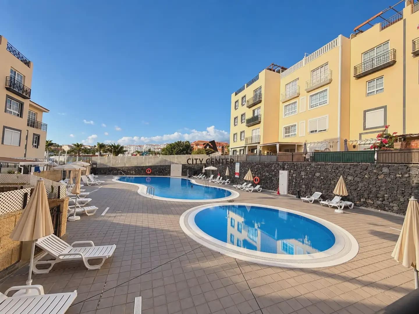 2 quarto Penthouse para venda em Adeje com piscina garagem - 369 000 € (Ref: 10147493)