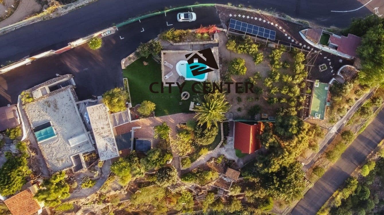 8 bedroom Finca/Country House for sale in San Miguel de Abona with pool garage - € 787,000 (Ref: 9282966)