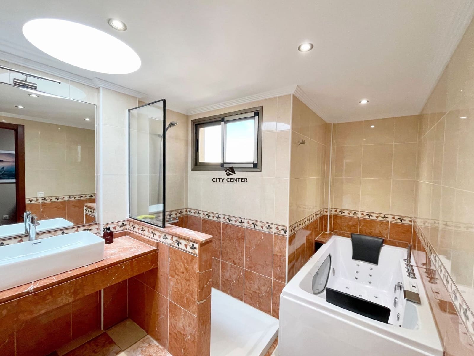 2 sypialnia Dom na sprzedaż w Granadilla de Abona z basenem garażem - 577 000 € (Ref: 9282970)