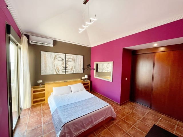 2 sypialnia Dom na sprzedaż w Granadilla de Abona z basenem garażem - 577 000 € (Ref: 9282970)