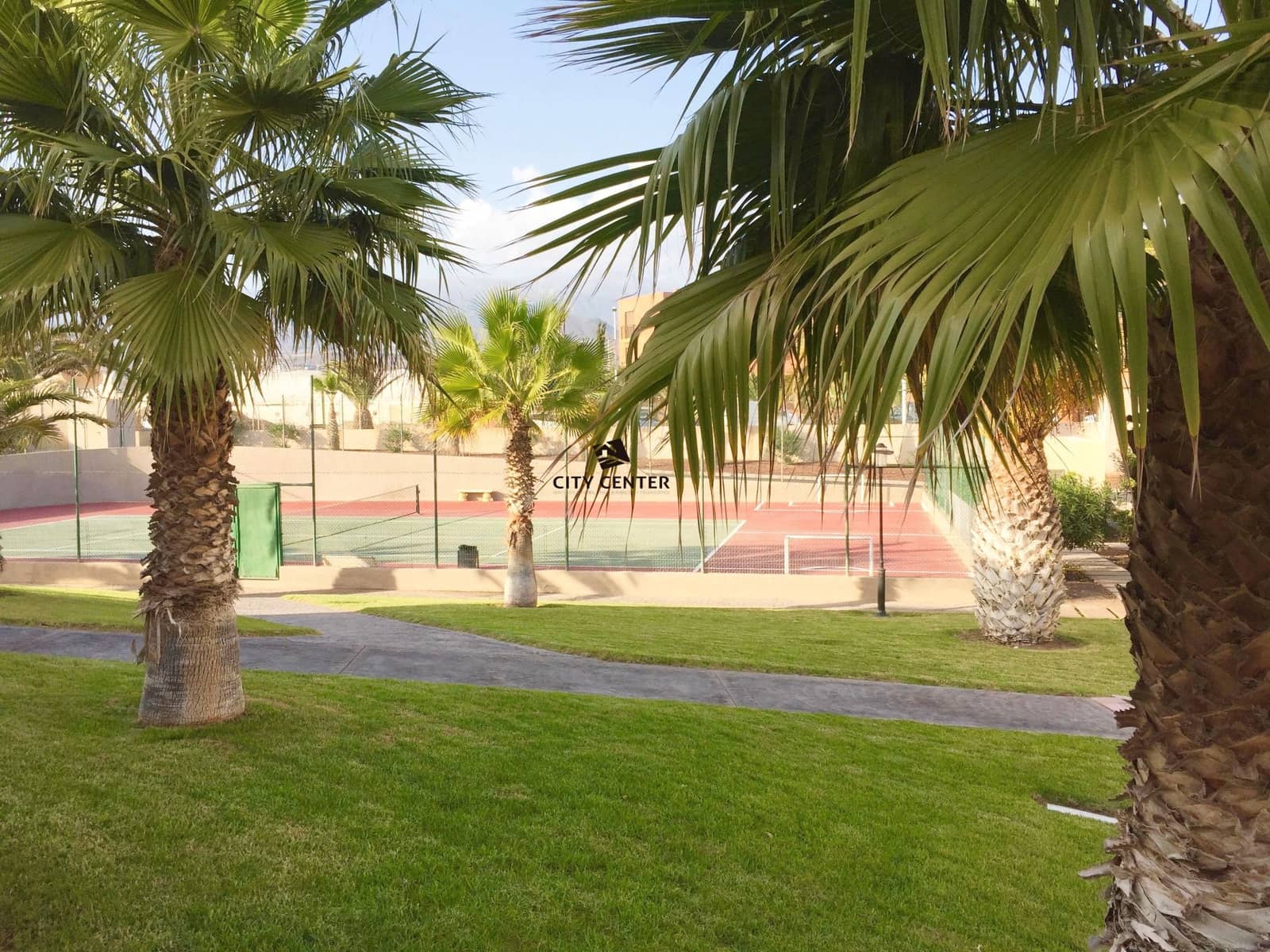 2 sypialnia Dom na sprzedaż w Granadilla de Abona z basenem garażem - 577 000 € (Ref: 9282970)