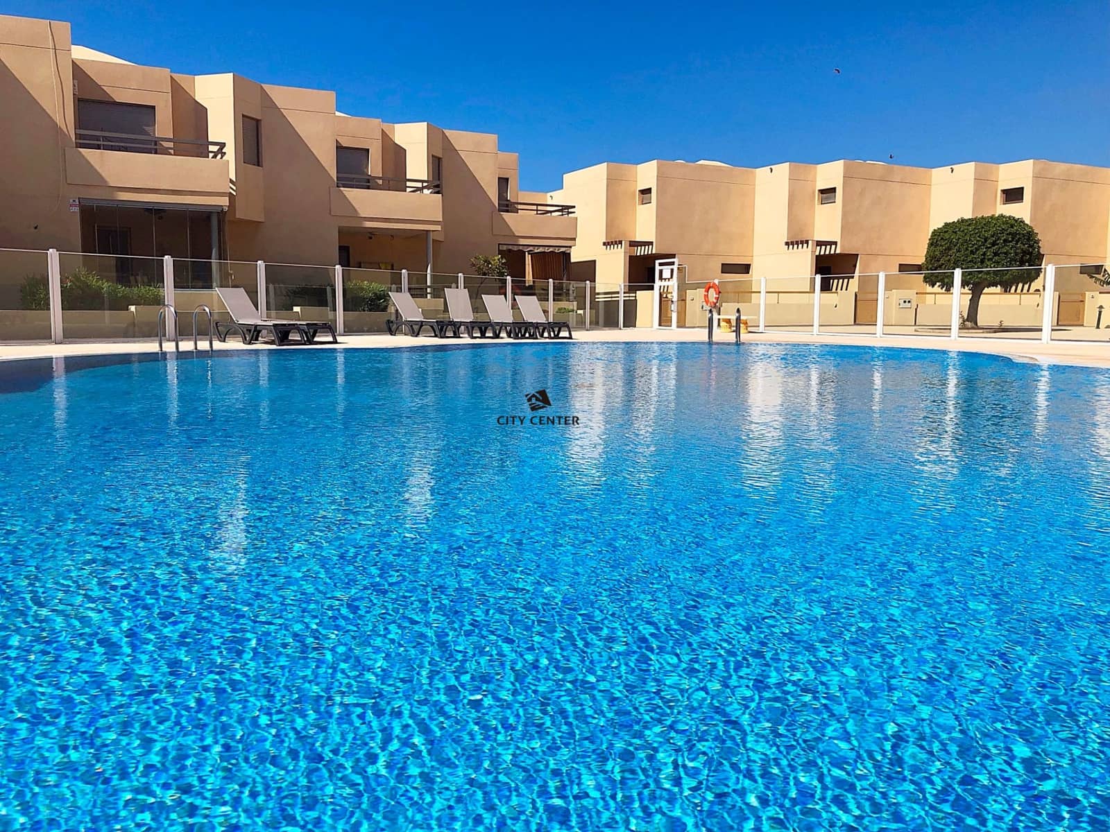 2 sypialnia Dom na sprzedaż w Granadilla de Abona z basenem garażem - 577 000 € (Ref: 9282970)