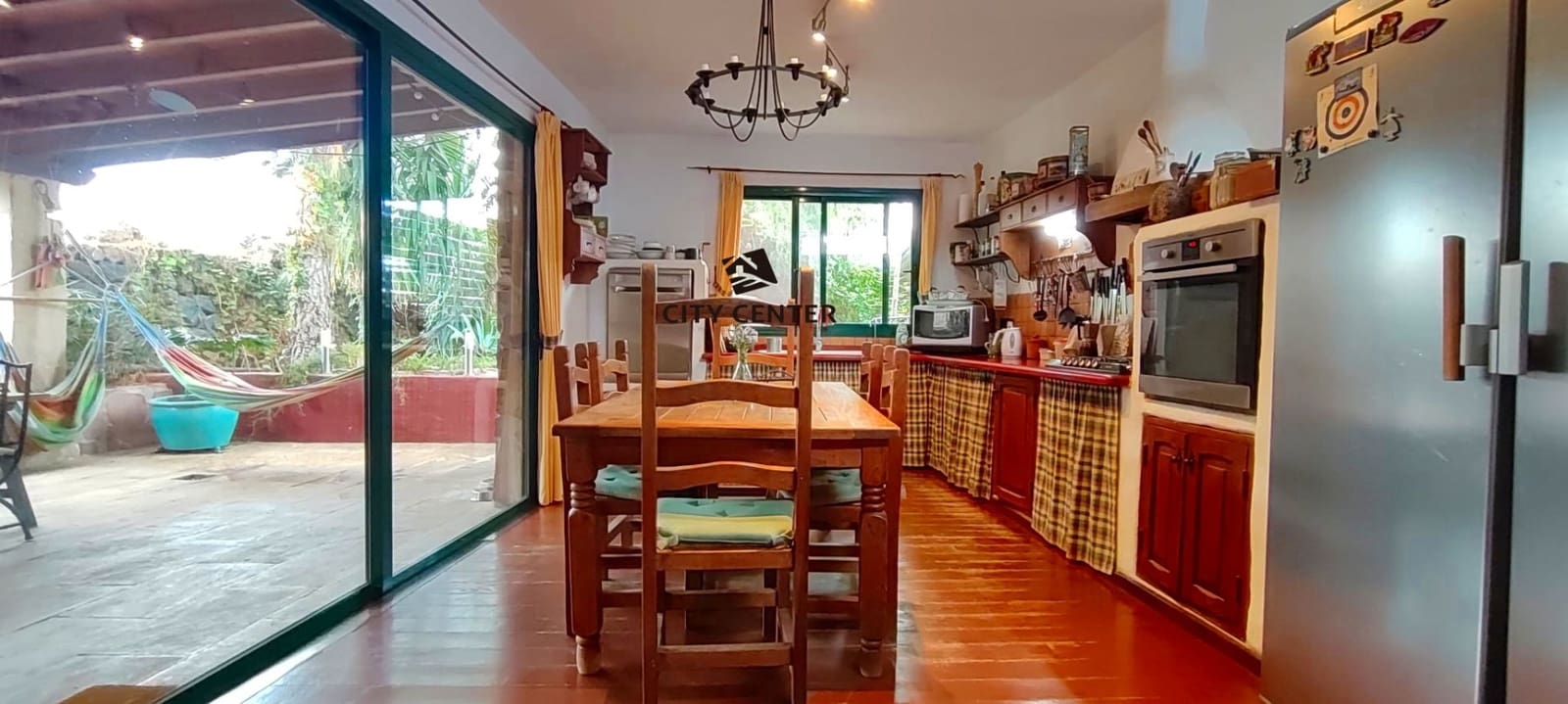 5 bedroom Finca/Country House for sale in Granadilla de Abona with garage - € 490,000 (Ref: 9295081)