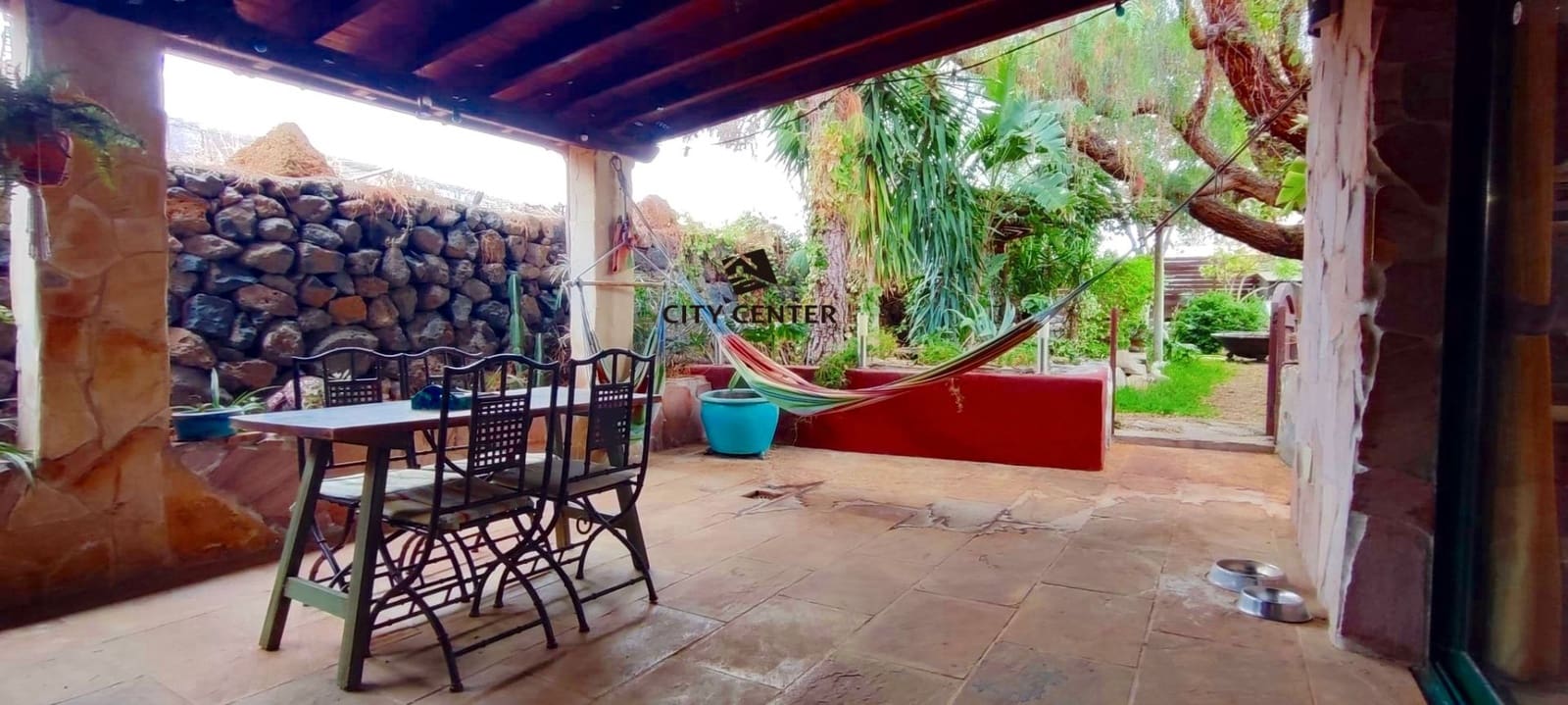 5 bedroom Finca/Country House for sale in Granadilla de Abona with garage - € 490,000 (Ref: 9295081)