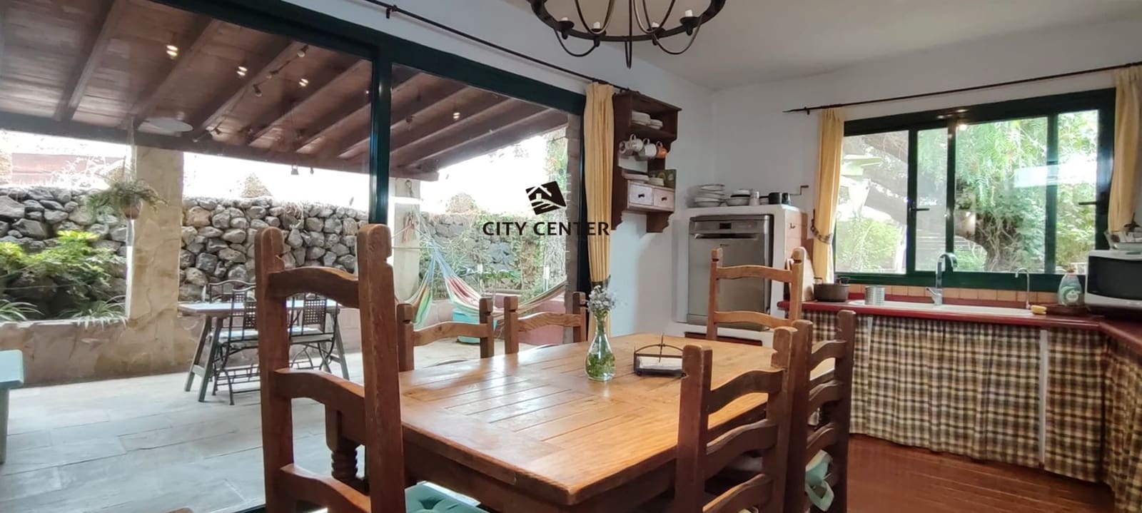 5 bedroom Finca/Country House for sale in Granadilla de Abona with garage - € 490,000 (Ref: 9295081)