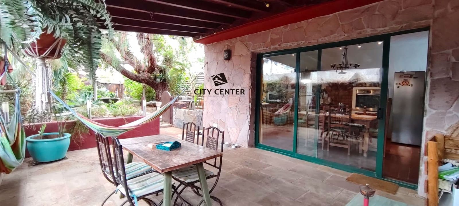 5 bedroom Finca/Country House for sale in Granadilla de Abona with garage - € 490,000 (Ref: 9295081)