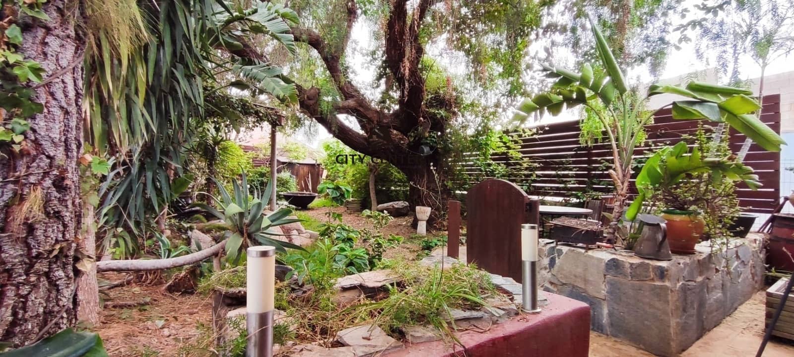 5 bedroom Finca/Country House for sale in Granadilla de Abona with garage - € 490,000 (Ref: 9295081)