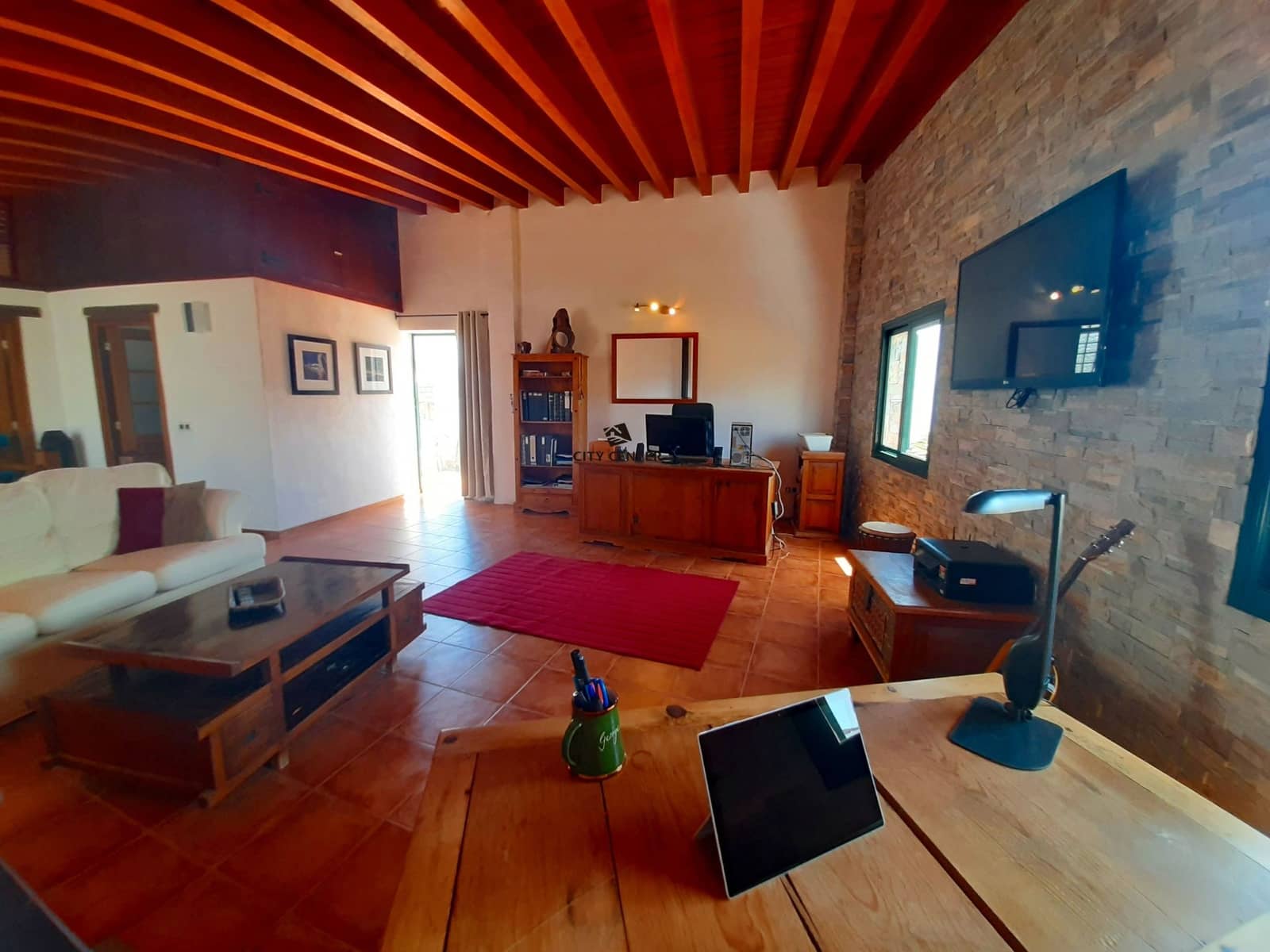 5 bedroom Finca/Country House for sale in Granadilla de Abona with garage - € 490,000 (Ref: 9295081)