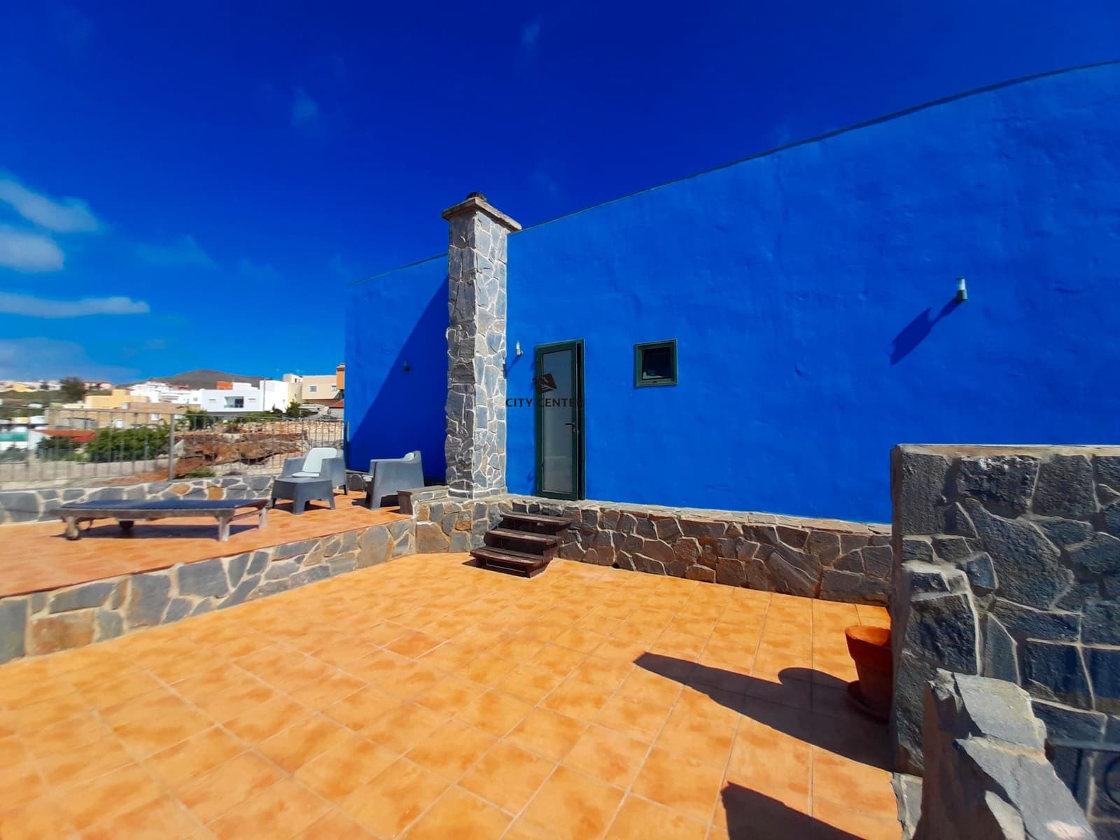 5 bedroom Finca/Country House for sale in Granadilla de Abona with garage - € 490,000 (Ref: 9295081)