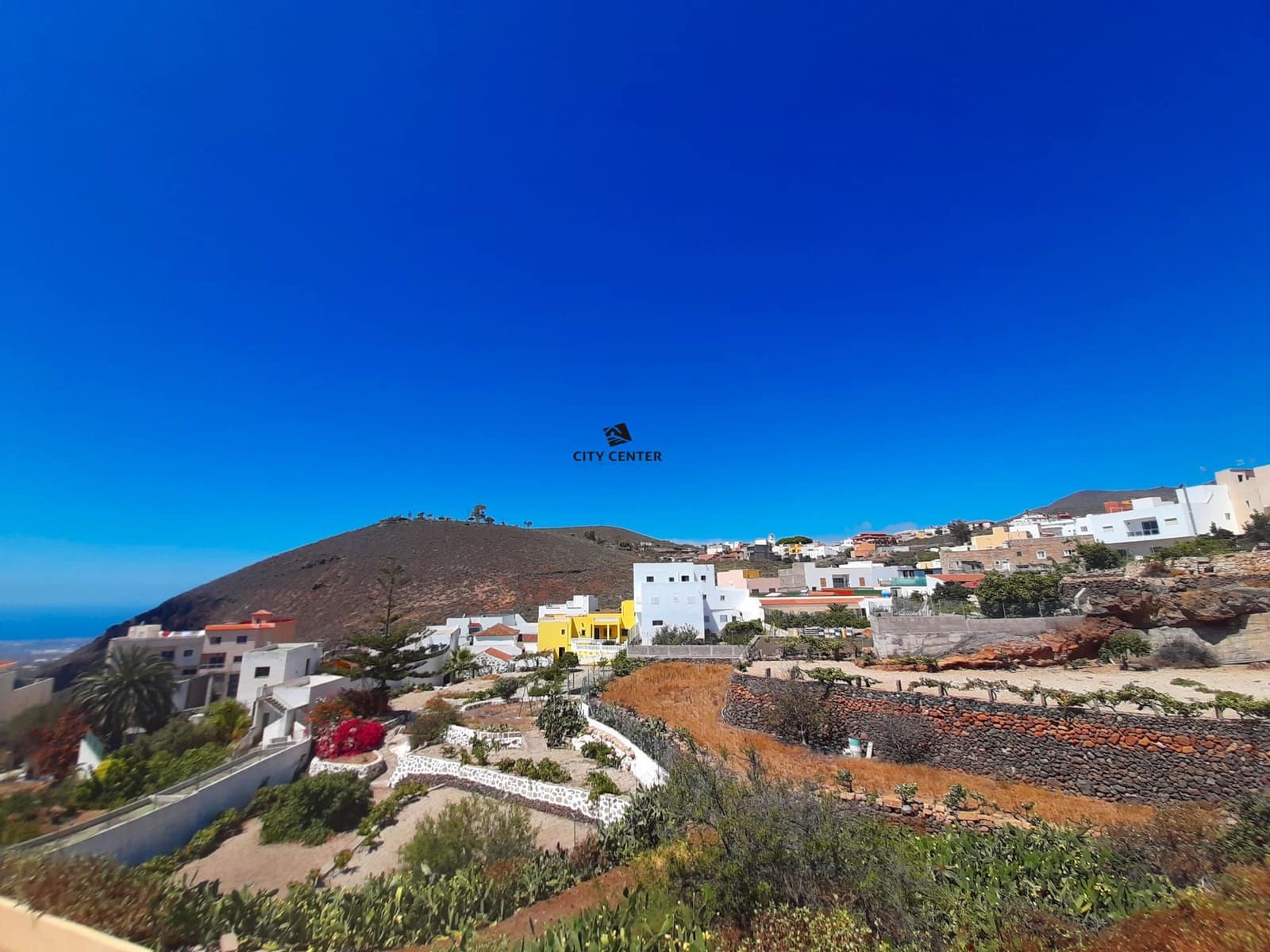 5 bedroom Finca/Country House for sale in Granadilla de Abona with garage - € 490,000 (Ref: 9295081)