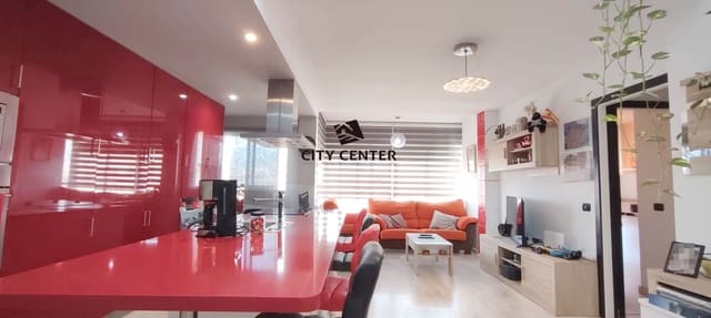 Ático de 2 habitaciones en Arona en venta con piscina - 300.000 € (Ref: 9302781)