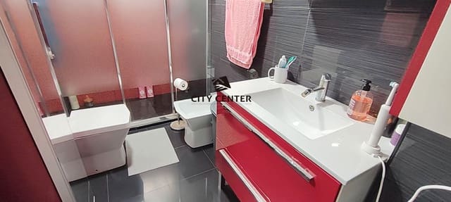 Ático de 2 habitaciones en Arona en venta con piscina - 300.000 € (Ref: 9302781)