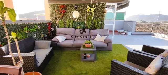 Ático de 2 habitaciones en Arona en venta con piscina - 300.000 € (Ref: 9302781)