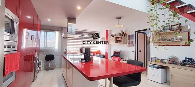 Ático de 2 habitaciones en Arona en venta con piscina - 300.000 € (Ref: 9302781)