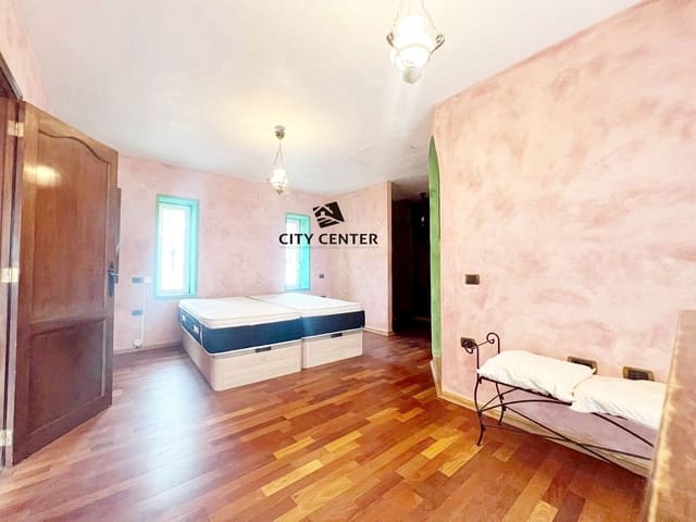 2 makuuhuone Huvila vuokrattavana paikassa El Rosario mukana 
autotalli - 1 300 € (Ref: 9397963)