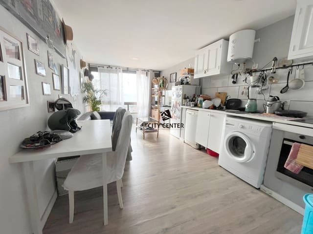 Apartamento de 1 habitación en Puerto Santiago, Santiago del Teide en venta con piscina garaje - 175.950 € (Ref: 9402455)