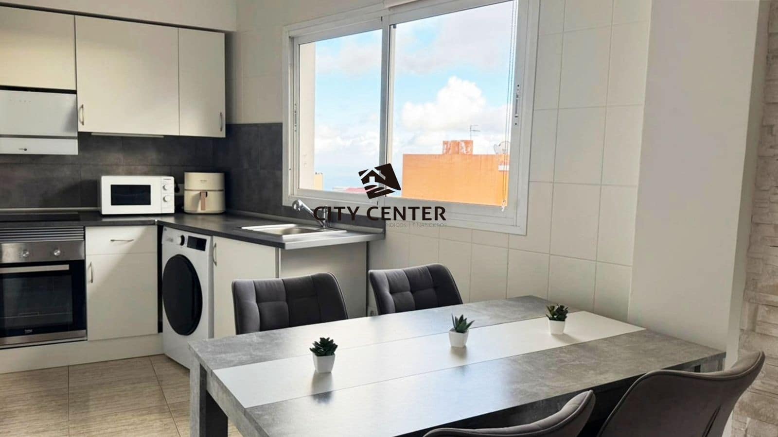 3 bedroom Flat for sale in Granadilla de Abona with garage - € 170,000 (Ref: 9438352)