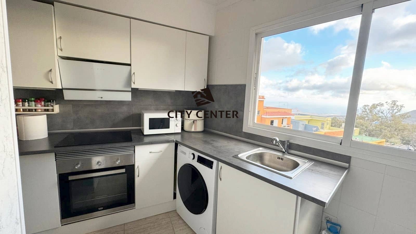 3 bedroom Flat for sale in Granadilla de Abona with garage - € 170,000 (Ref: 9438352)