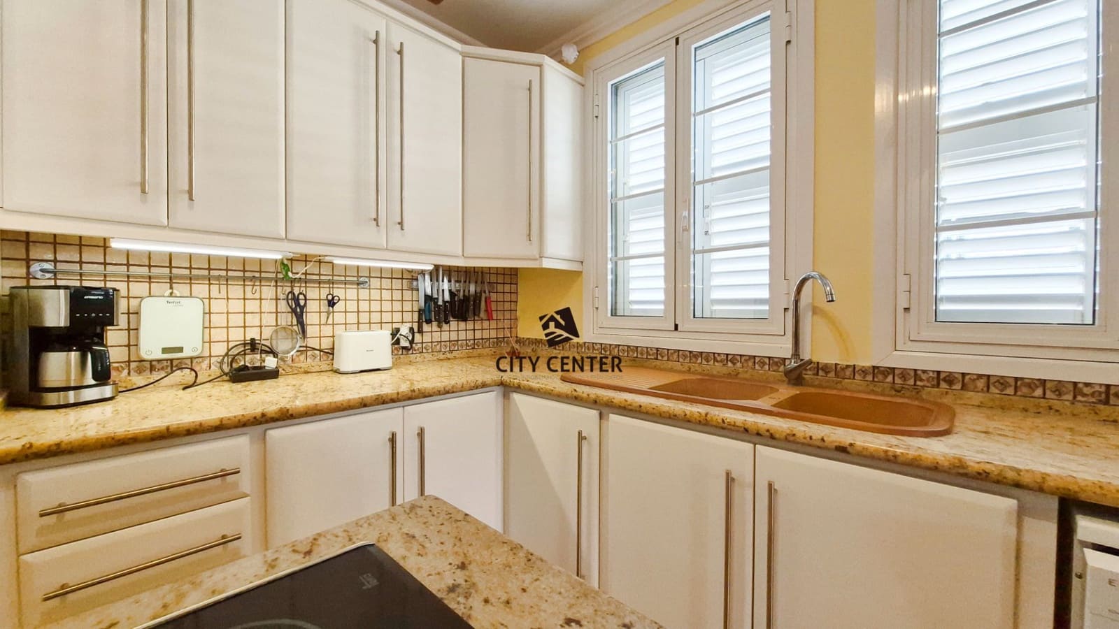 3 bedroom Townhouse for sale in Arico with garage - € 375,000 (Ref: 9490018)