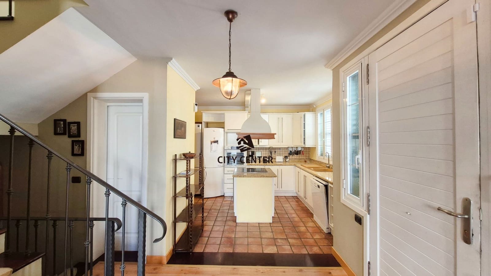 3 bedroom Townhouse for sale in Arico with garage - € 375,000 (Ref: 9490018)