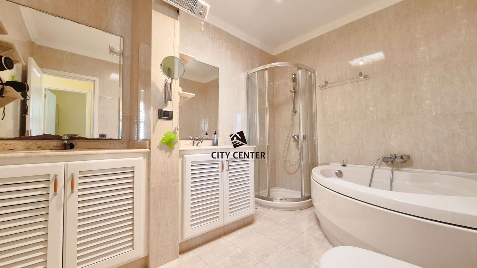 3 bedroom Townhouse for sale in Arico with garage - € 375,000 (Ref: 9490018)