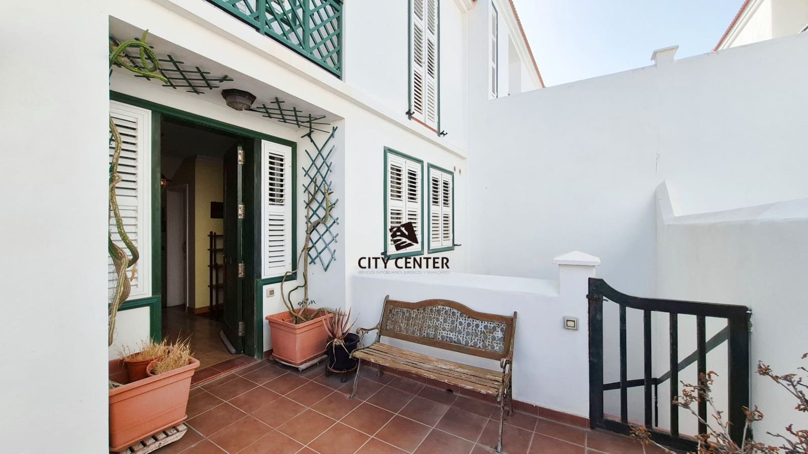3 bedroom Townhouse for sale in Arico with garage - € 375,000 (Ref: 9490018)