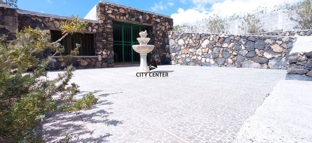 4 chambre Finca/Maison de Campagne à vendre à San Miguel de Abona avec piscine garage - 700 000 € (Ref: 9613908)