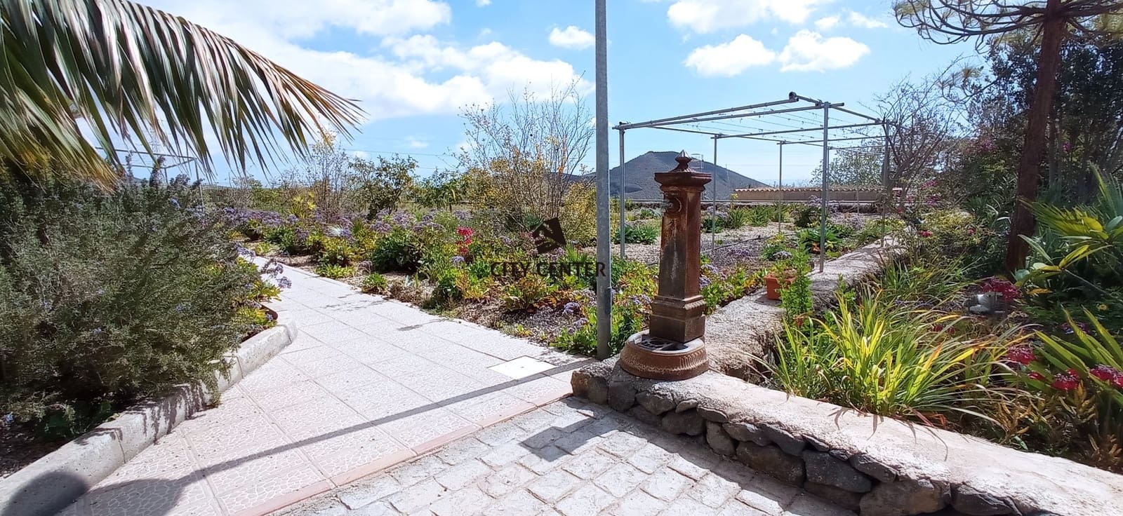 4 bedroom Finca/Country House for sale in San Miguel de Abona with pool garage - € 700,000 (Ref: 9613908)