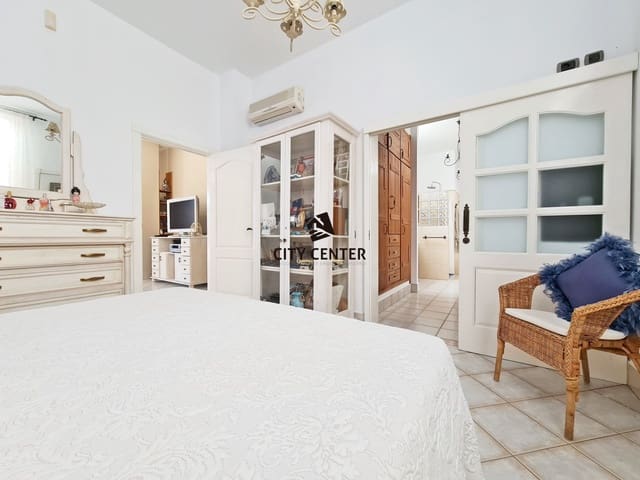 10 slaapkamer Hotel te koop in Arona met garage - € 1.585.000 (Ref: 9613909)