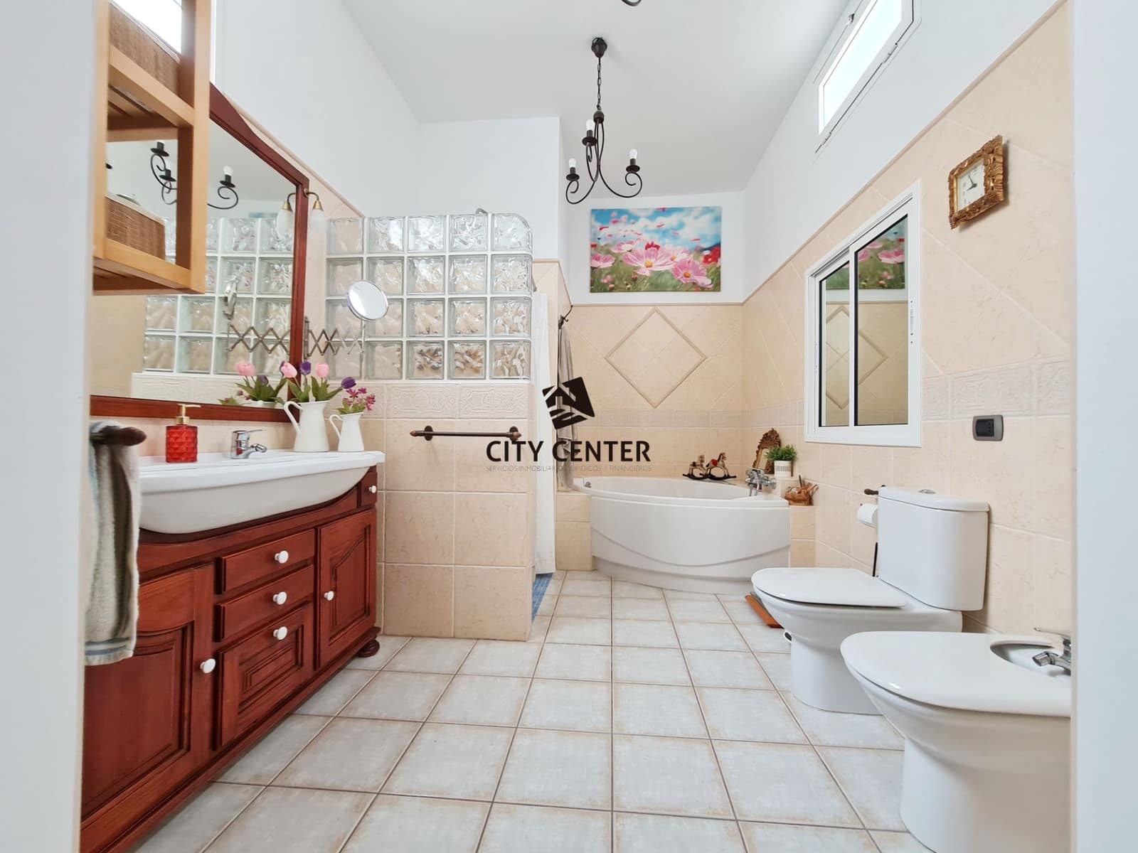 10 sypialnia Hotel na sprzedaż w Arona z garażem - 1 585 000 € (Ref: 9613909)