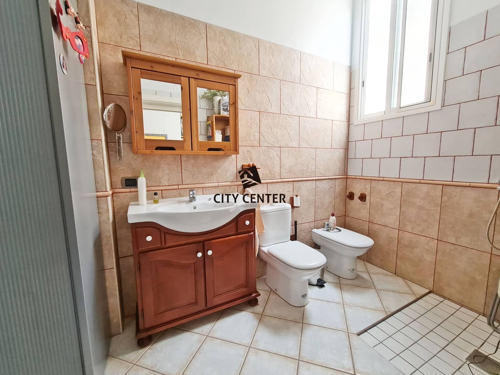 10 sypialnia Hotel na sprzedaż w Arona z garażem - 1 585 000 € (Ref: 9613909)