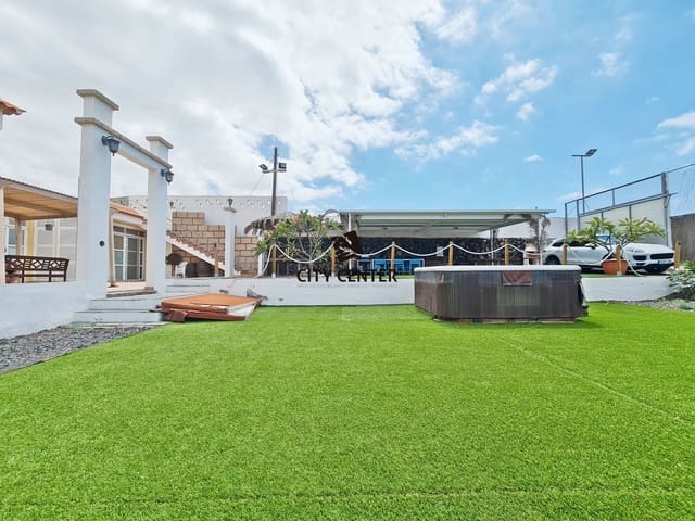 10 slaapkamer Hotel te koop in Arona met garage - € 1.585.000 (Ref: 9613909)