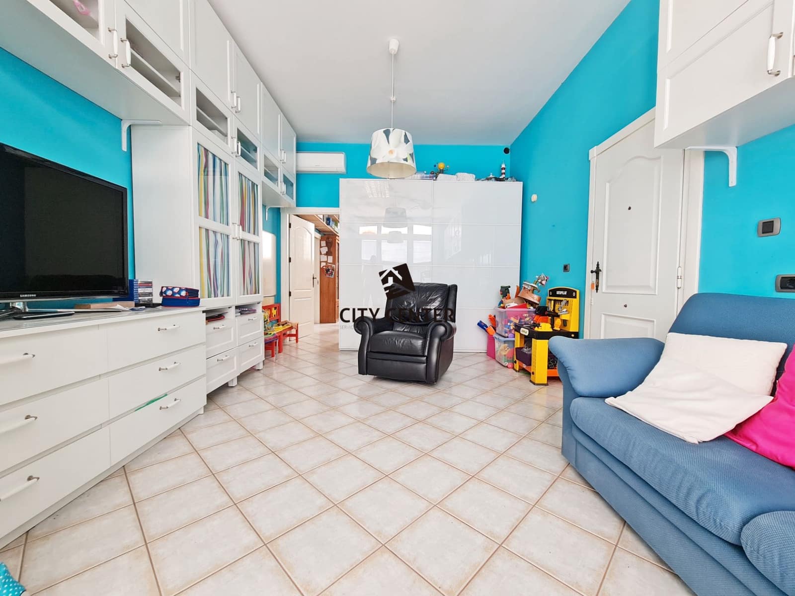 10 sypialnia Hotel na sprzedaż w Arona z garażem - 1 585 000 € (Ref: 9613909)