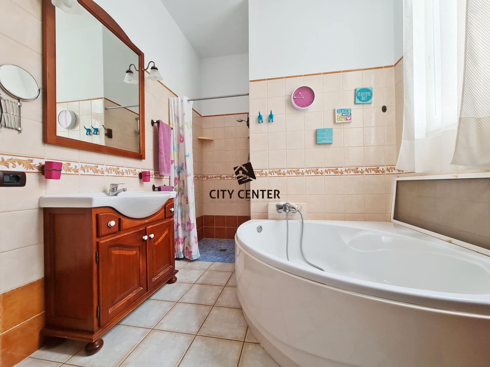 10 sypialnia Hotel na sprzedaż w Arona z garażem - 1 585 000 € (Ref: 9613909)