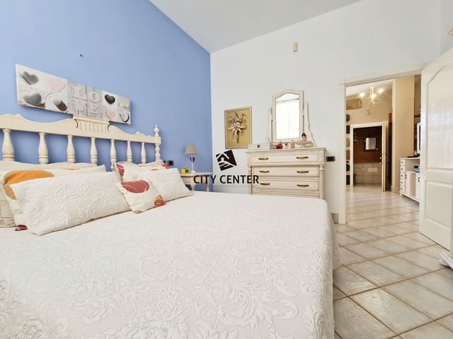 10 slaapkamer Hotel te koop in Arona met garage - € 1.585.000 (Ref: 9613909)