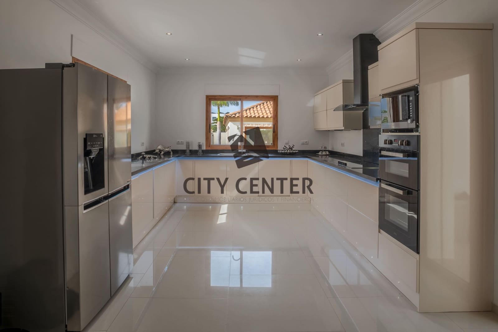 4 chambre Villa/Maison à vendre à Adeje avec piscine - 4 590 000 € (Ref: 9613910)