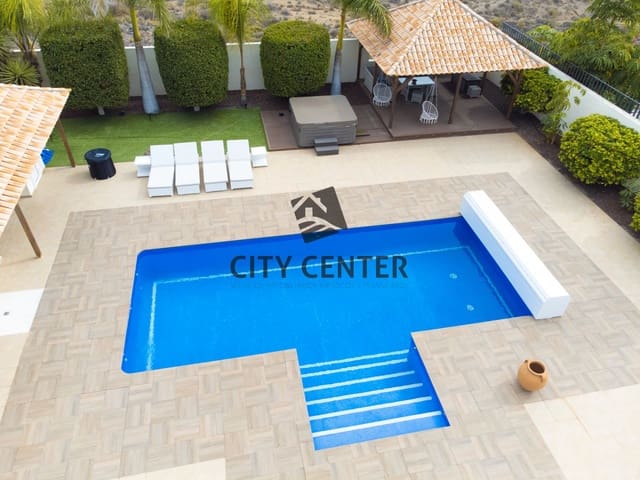 4 chambre Villa/Maison à vendre à La Caleta Adeje, Adeje avec piscine - 4 590 000 € (Ref: 9613910)