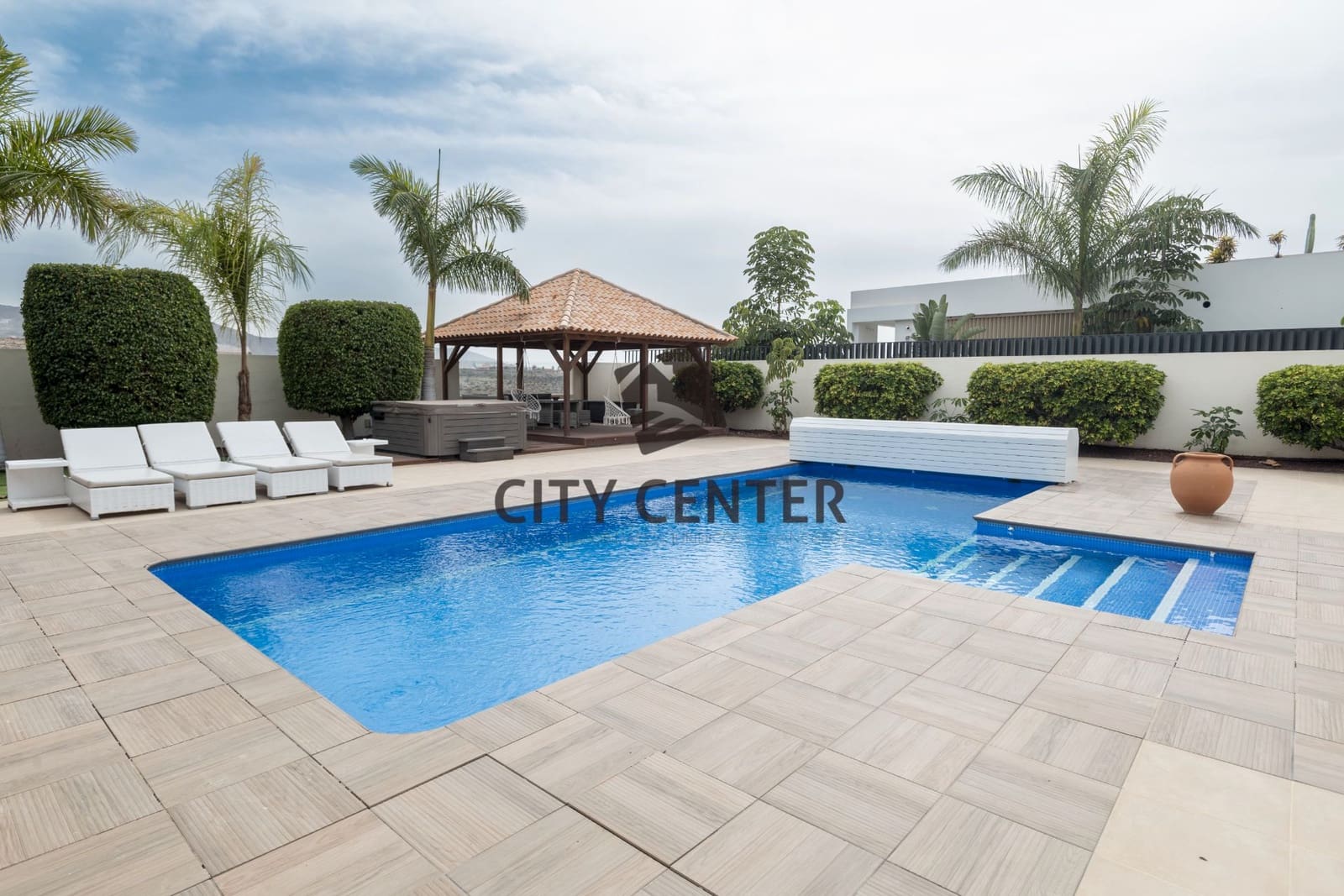 4 chambre Villa/Maison à vendre à Adeje avec piscine - 4 590 000 € (Ref: 9613910)