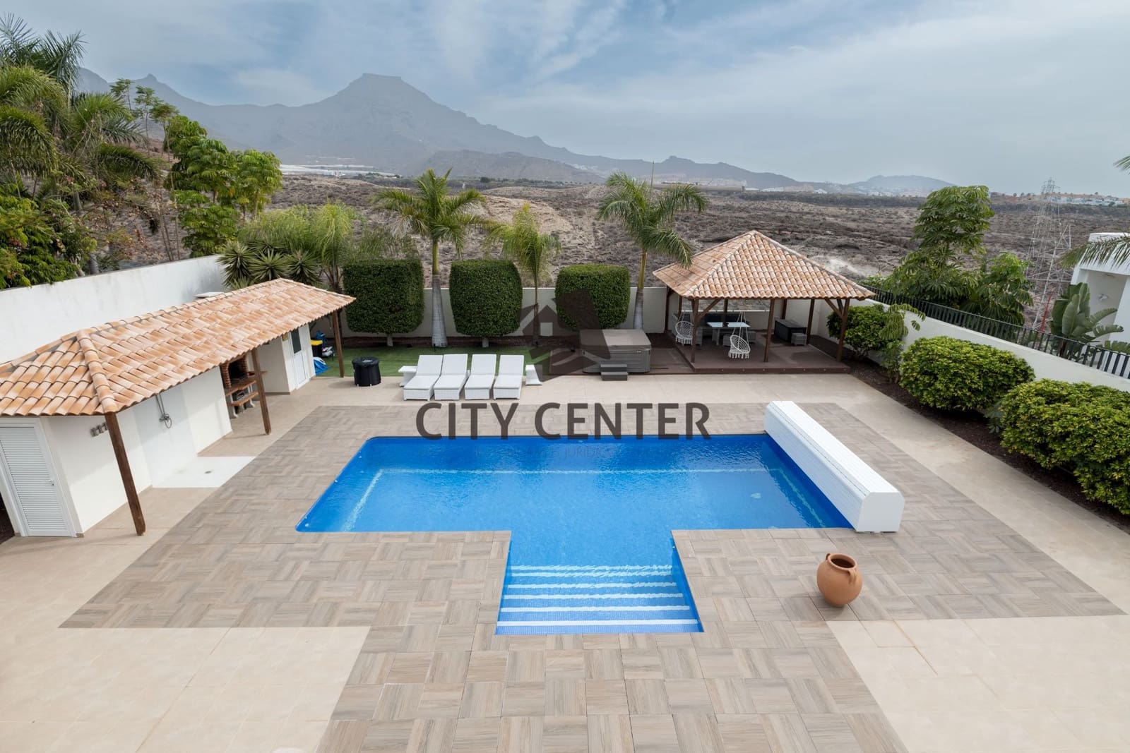 4 chambre Villa/Maison à vendre à Adeje avec piscine - 4 590 000 € (Ref: 9613910)