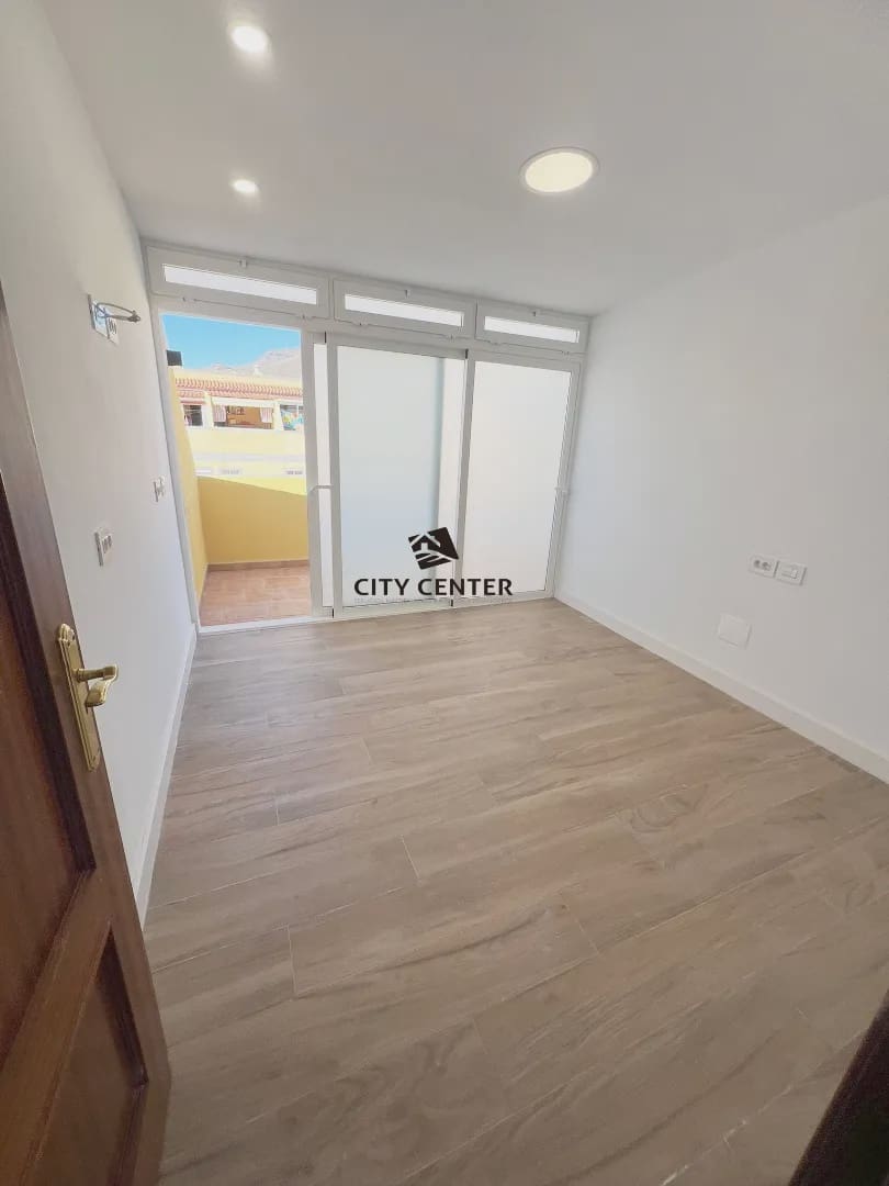 3 bedroom Terraced Villa for sale in Arona with garage - € 290,000 (Ref: 9716391)