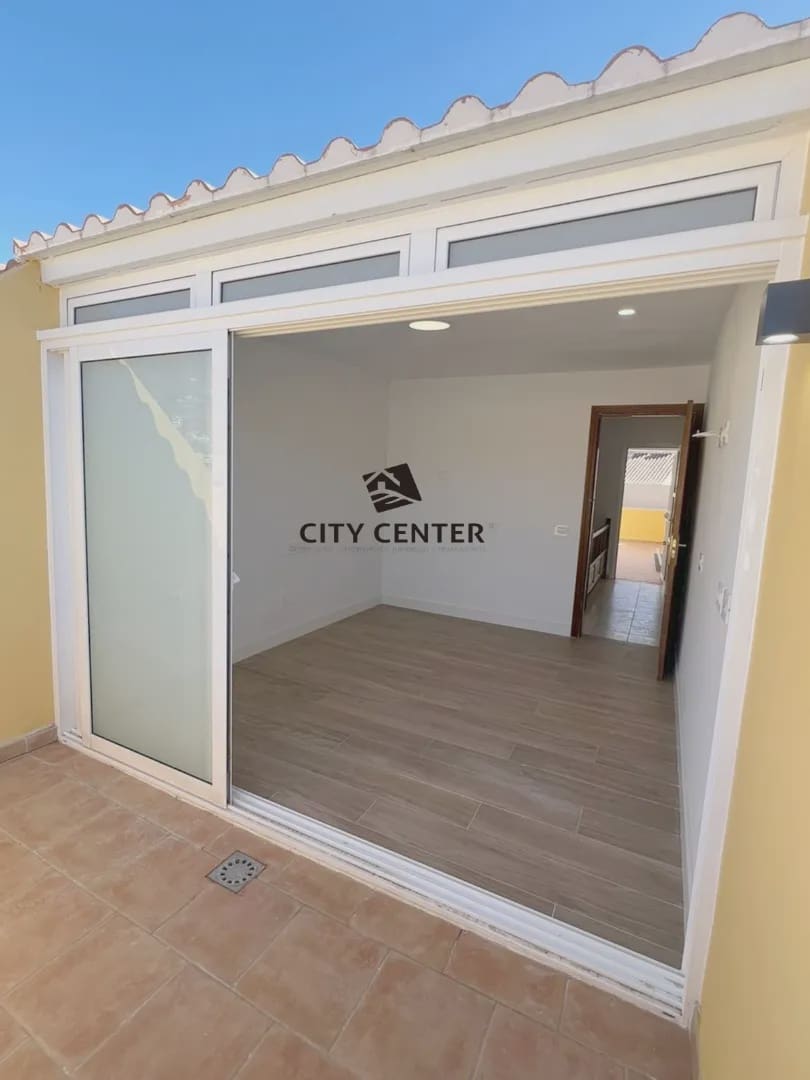 3 bedroom Terraced Villa for sale in Arona with garage - € 290,000 (Ref: 9716391)