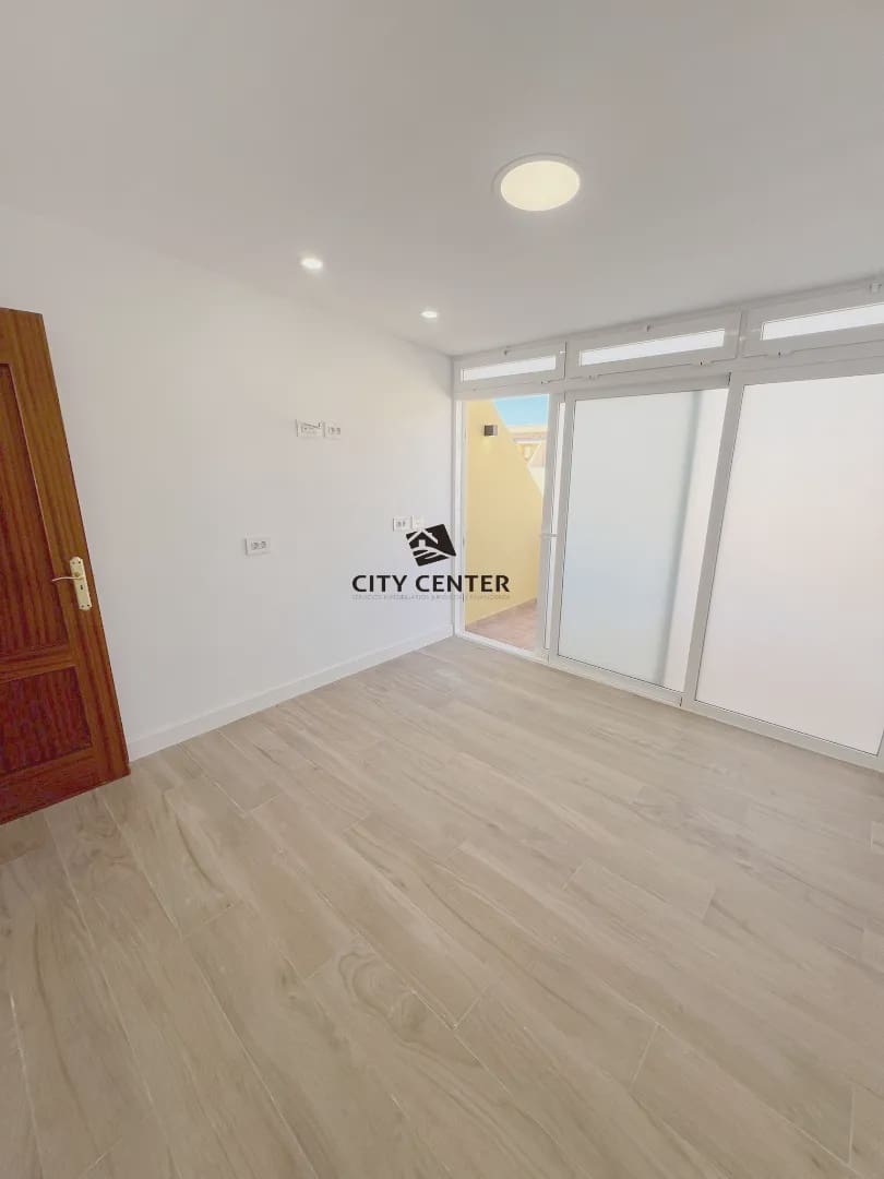 3 bedroom Terraced Villa for sale in Arona with garage - € 290,000 (Ref: 9716391)