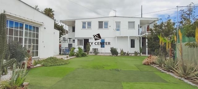 Chalet de 5 habitaciones en Arona en venta con garaje - 580.000 € (Ref: 9716393)