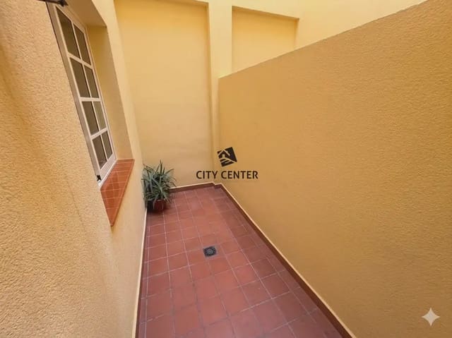 2 bedroom Flat for sale in Granadilla de Abona with garage - € 185,000 (Ref: 9761452)