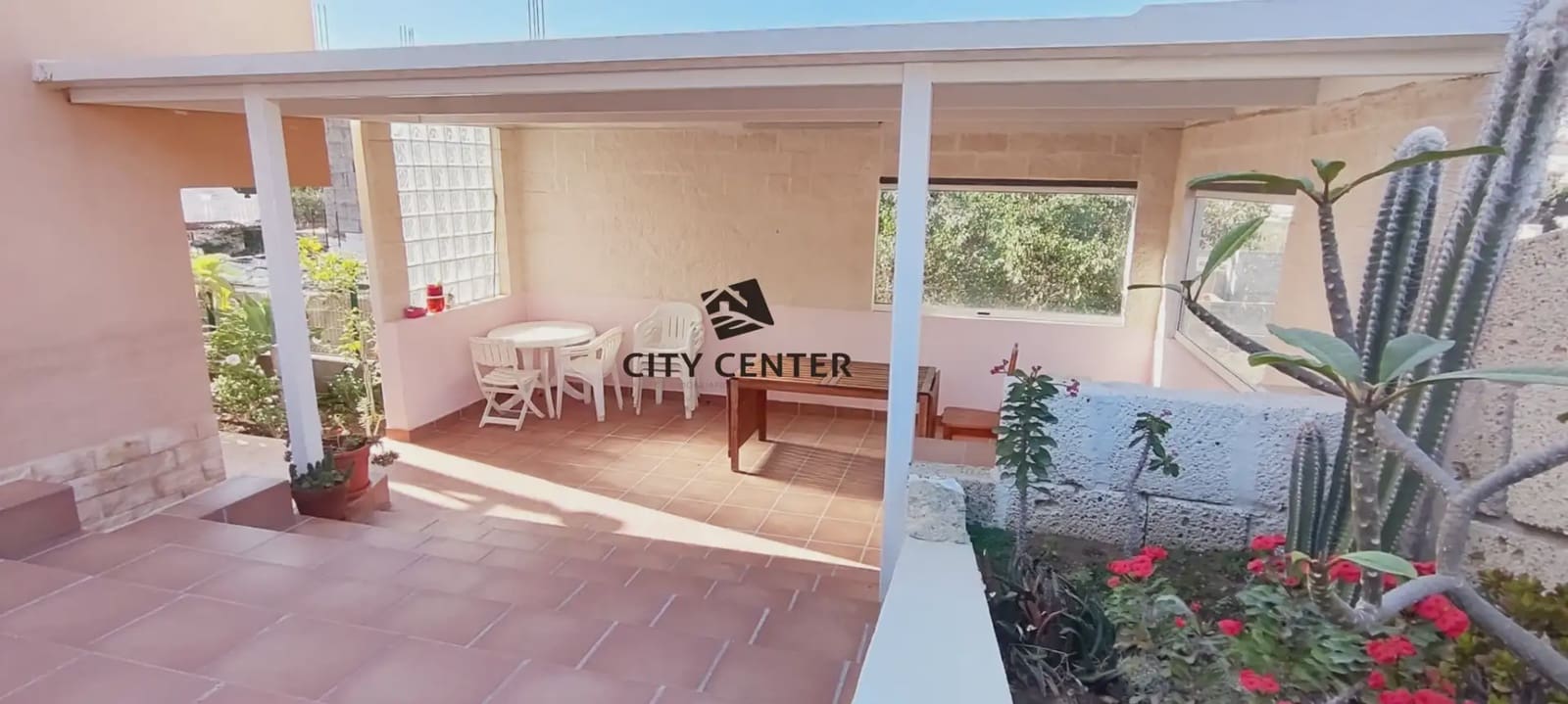 4 bedroom Villa for sale in Arona with garage - € 435,000 (Ref: 9923061)