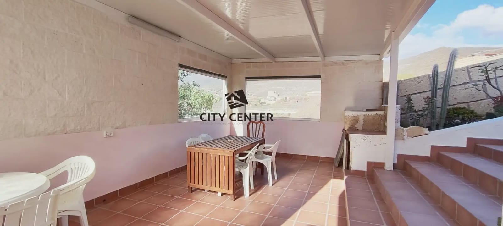 4 bedroom Villa for sale in Arona with garage - € 435,000 (Ref: 9923061)