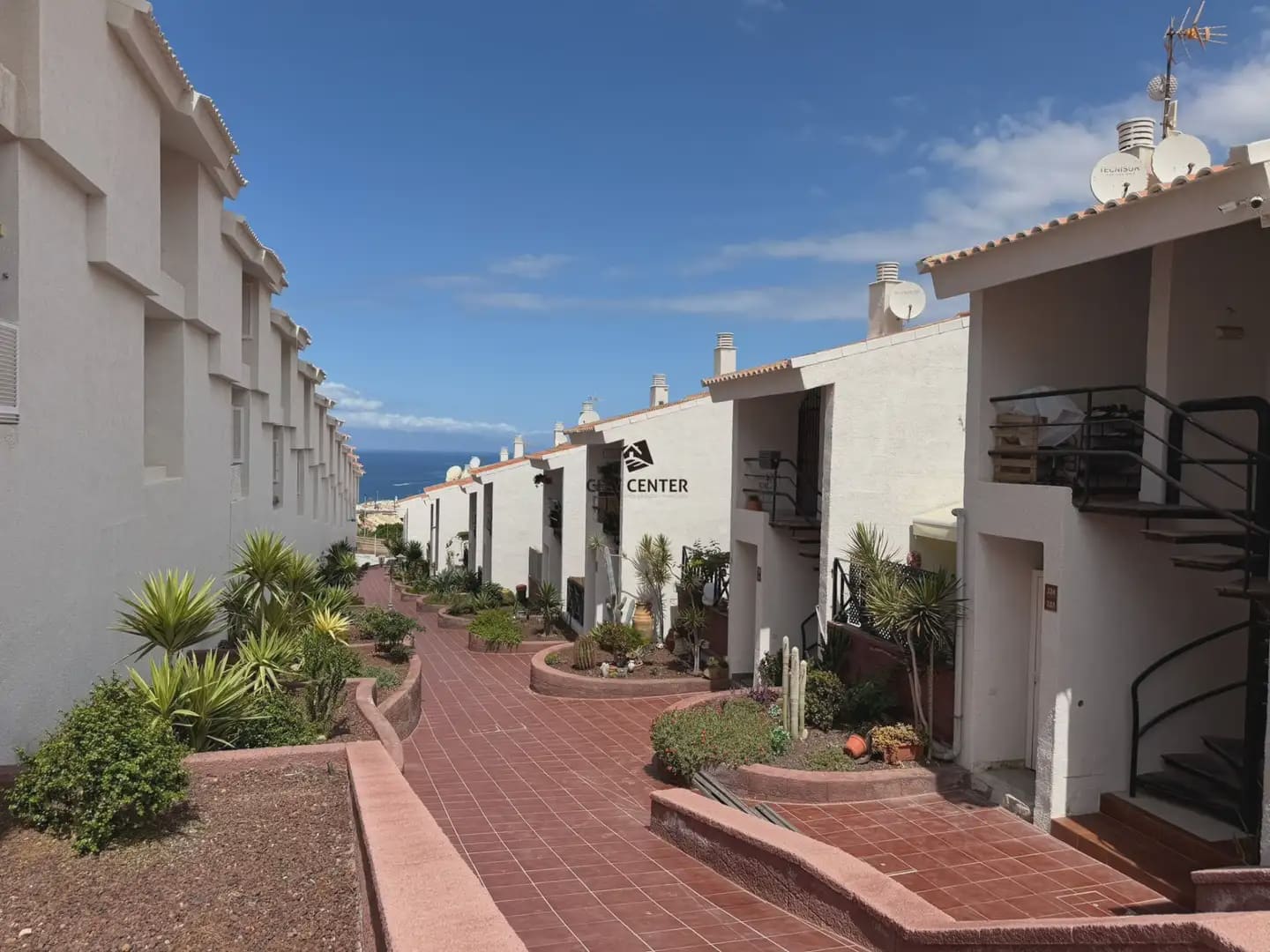 2 Zimmer Penthouse zu verkaufen in Adeje mit Pool - 315.000 € (Ref: 9923062)