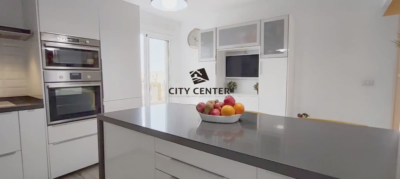 4 bedroom Villa for sale in Arico with garage - € 450,000 (Ref: 9923063)
