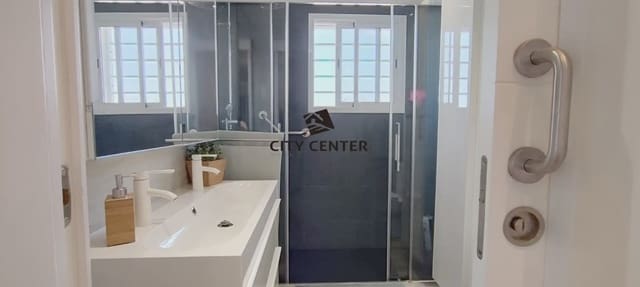 4 soveværelse Villa til salg i Arico med garage - € 450.000 (Ref: 9923063)