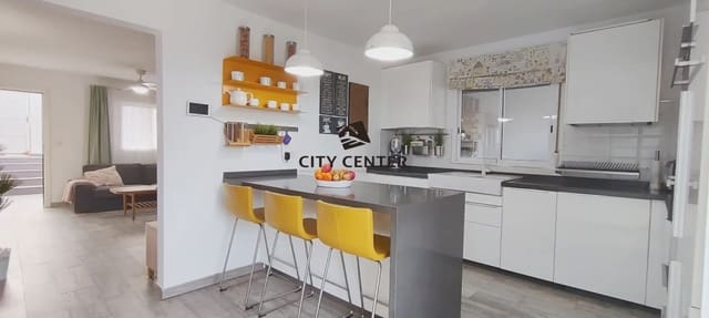 4 soveværelse Villa til salg i Arico med garage - € 450.000 (Ref: 9923063)
